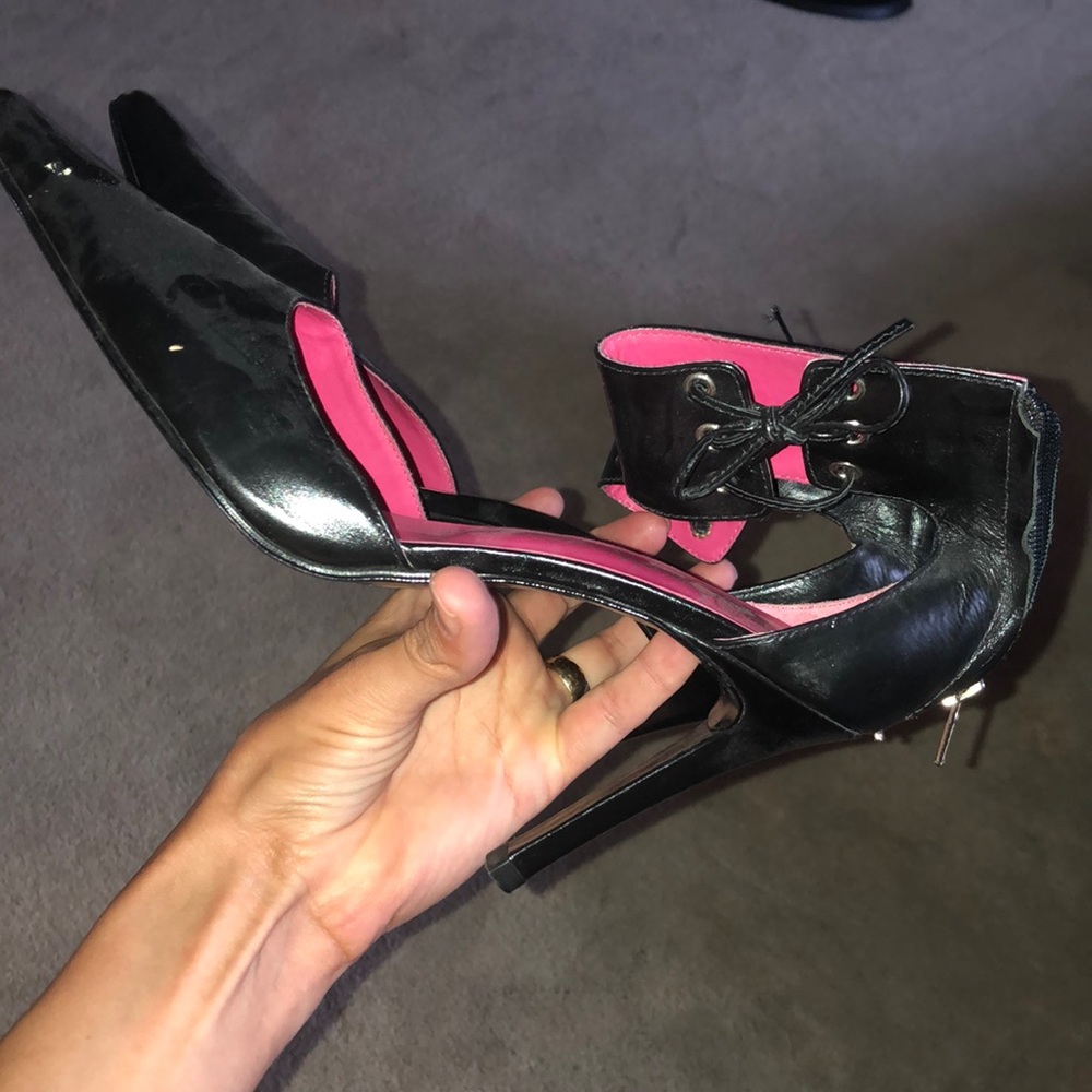 Luichiny black leather pointy heels